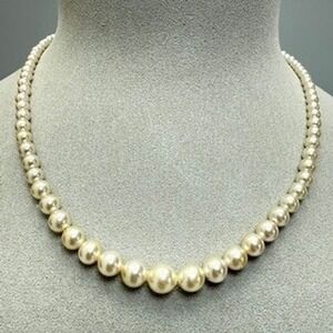 Vintage High Luster Cream Faux Pearl Necklace 17" Graduated Beads Classic Chic
